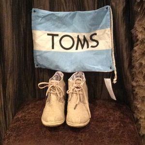 Toms Burlap booties